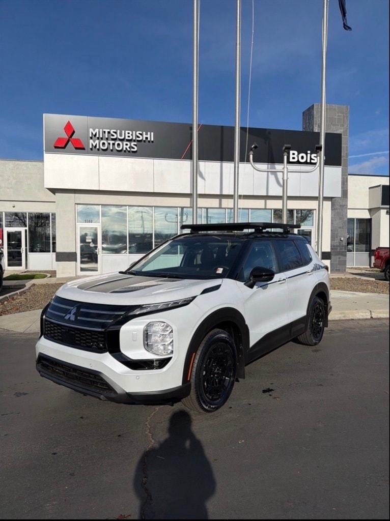 2025 Mitsubishi Outlander Trail Edition's photo