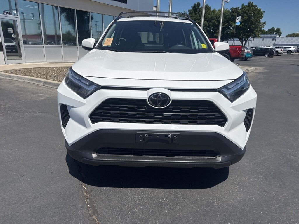 2023 Toyota RAV4 XLE photo 2