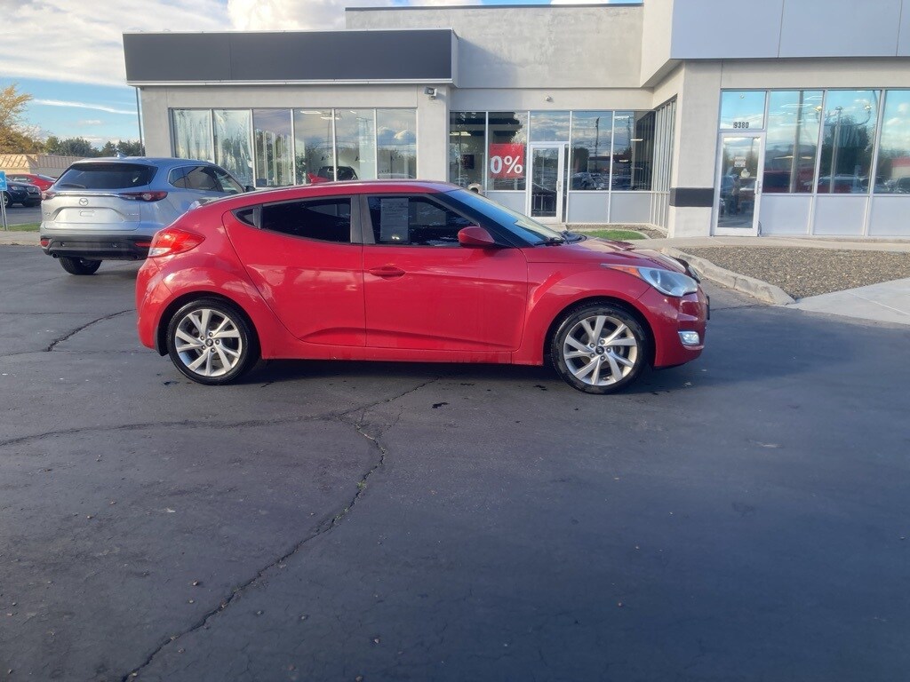 2016 Hyundai Veloster Base photo 2