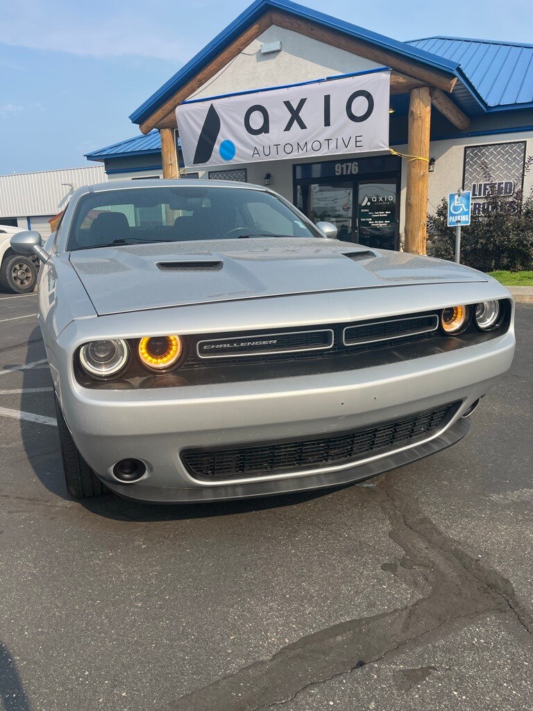 2021 Dodge Challenger SXT photo 2