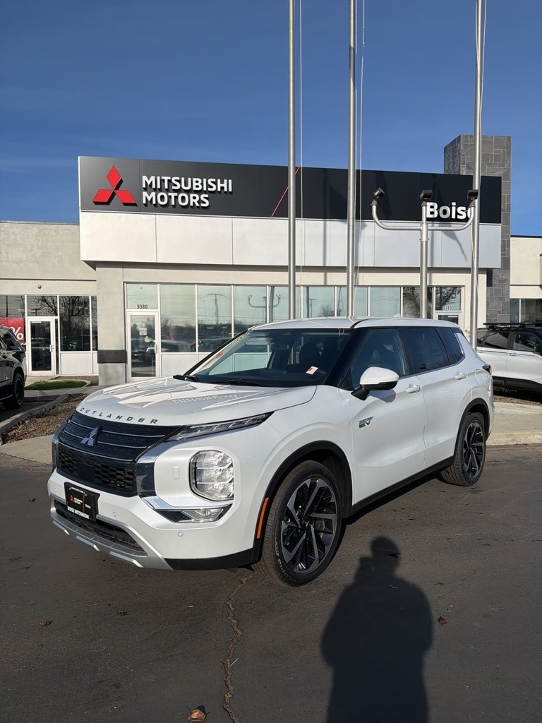 2025 Mitsubishi Outlander Plug-in Hybrid SE's photo