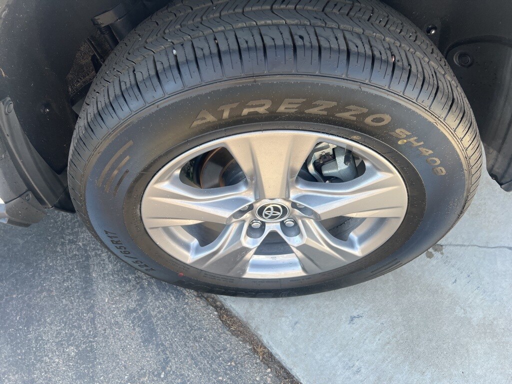 2023 Toyota RAV4 XLE photo 2