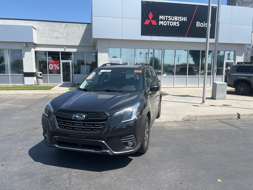 2022 Subaru Forester Premium photo 2
