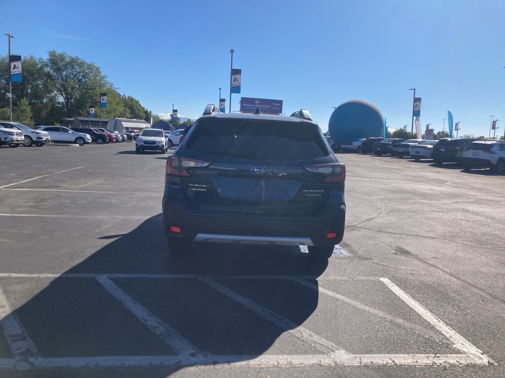 2023 Subaru Outback Touring photo 3