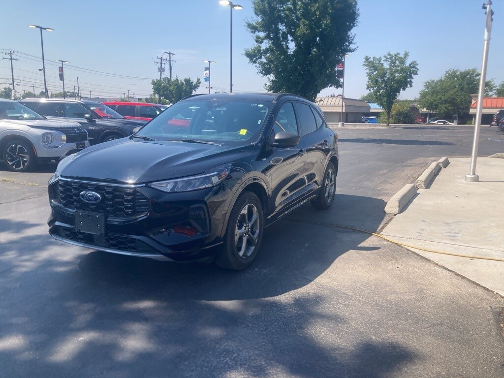 2023 Ford Escape ST-Line photo 2
