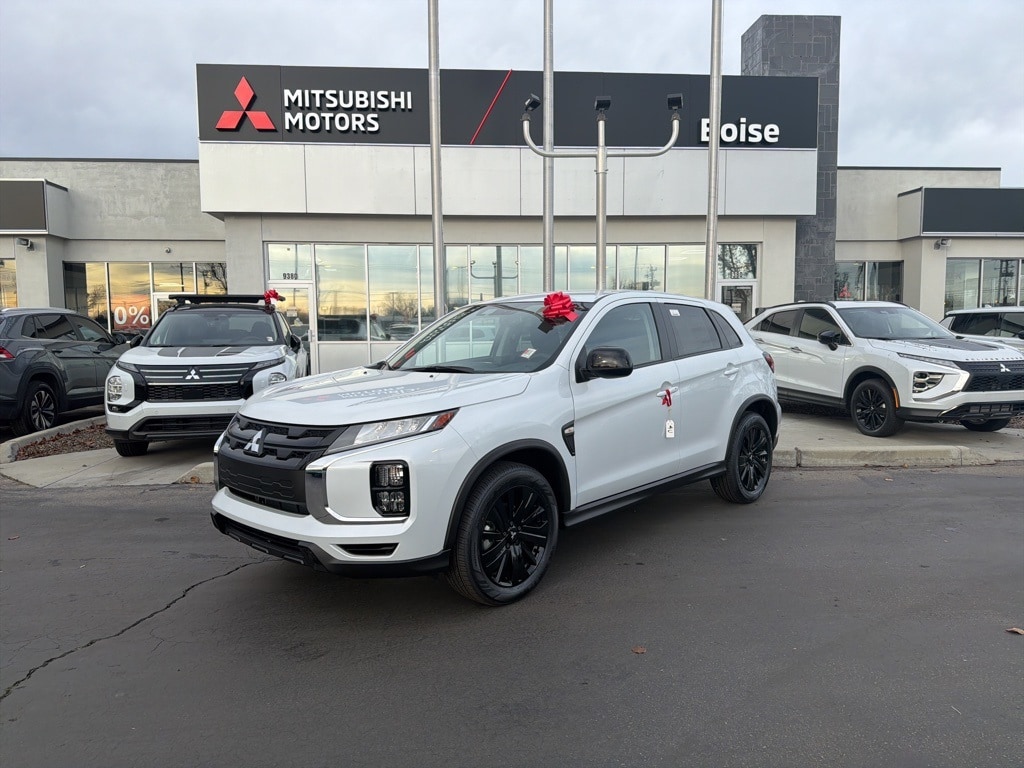 2025 Mitsubishi Outlander Sport LE's photo