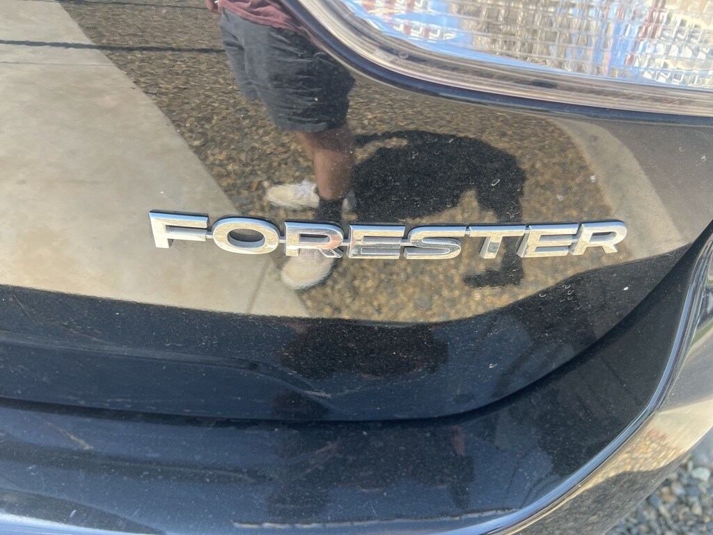 2022 Subaru Forester Premium photo 4