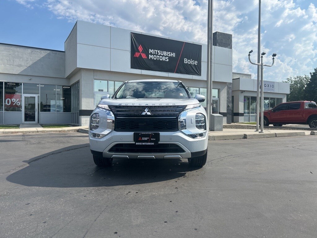 2025 Mitsubishi Outlander PHEV SE photo 2