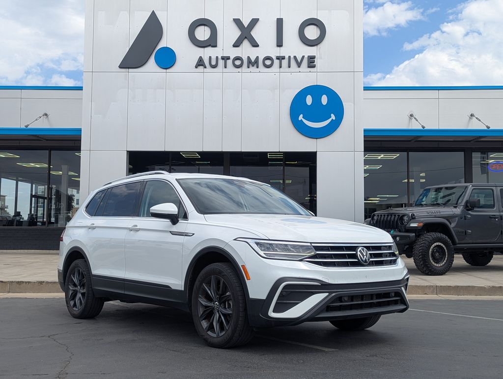 2022 Volkswagen Tiguan SE's photo
