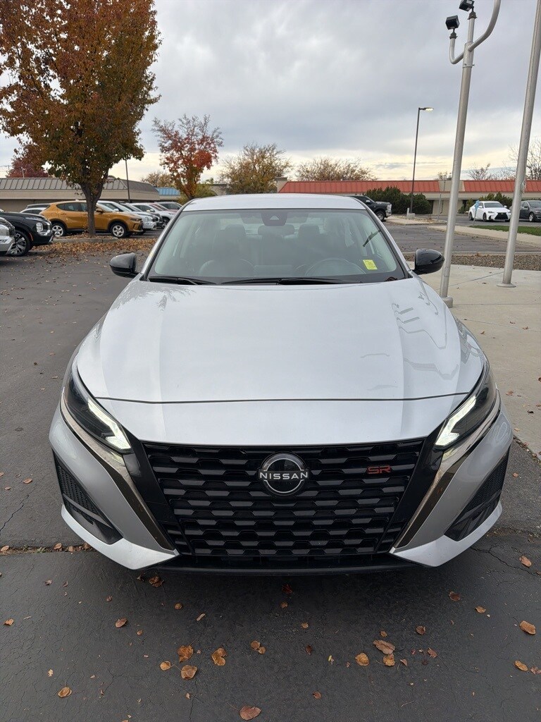 2024 Nissan Altima 2.5 SR photo 2