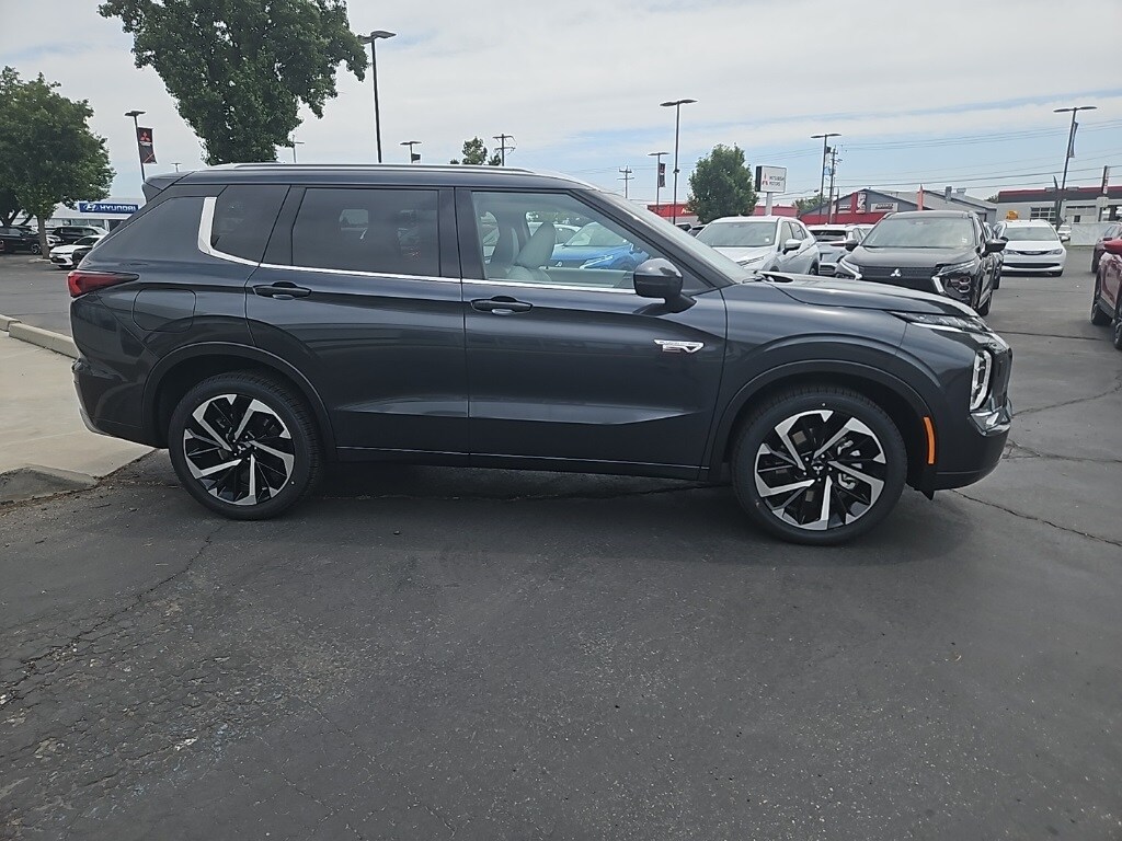 2025 Mitsubishi Outlander PHEV SEL photo 4
