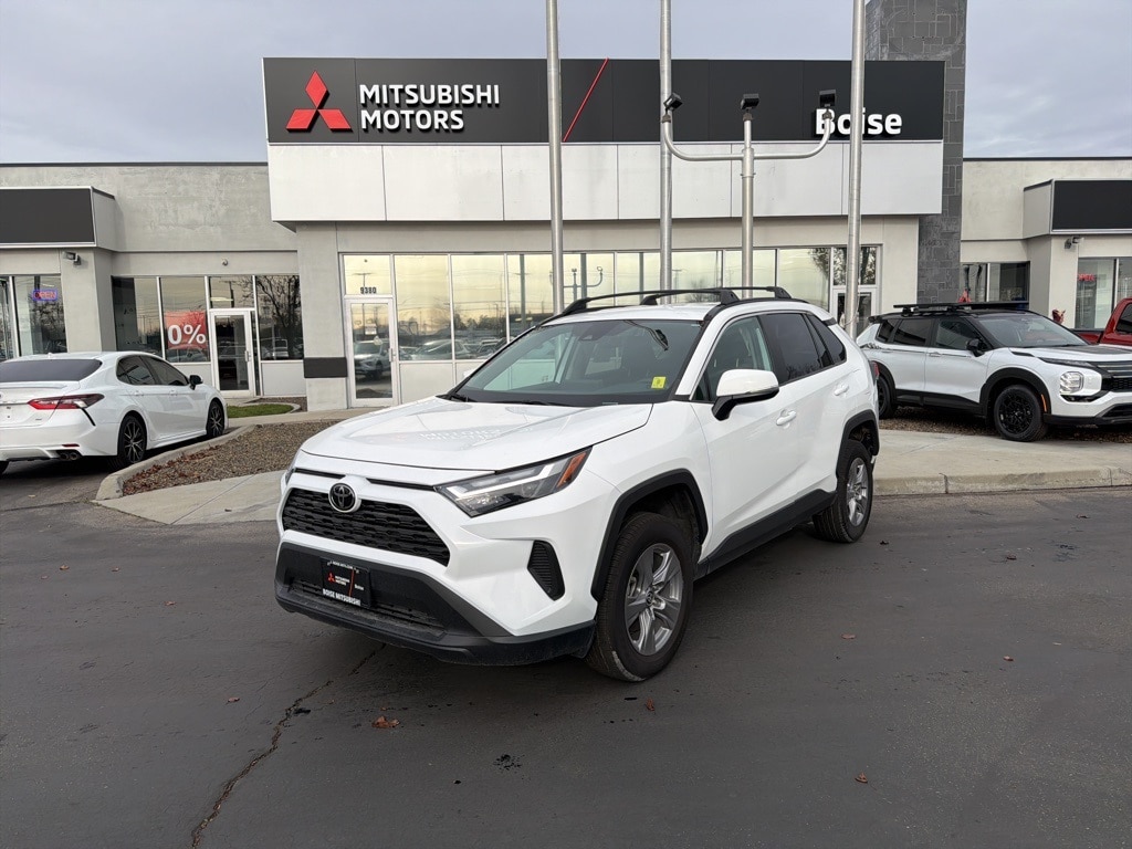 2023 Toyota RAV4 XLE's photo