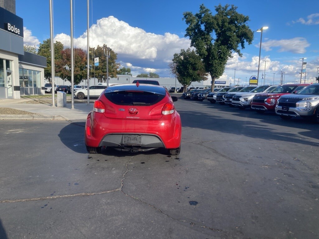 2016 Hyundai Veloster Base photo 4