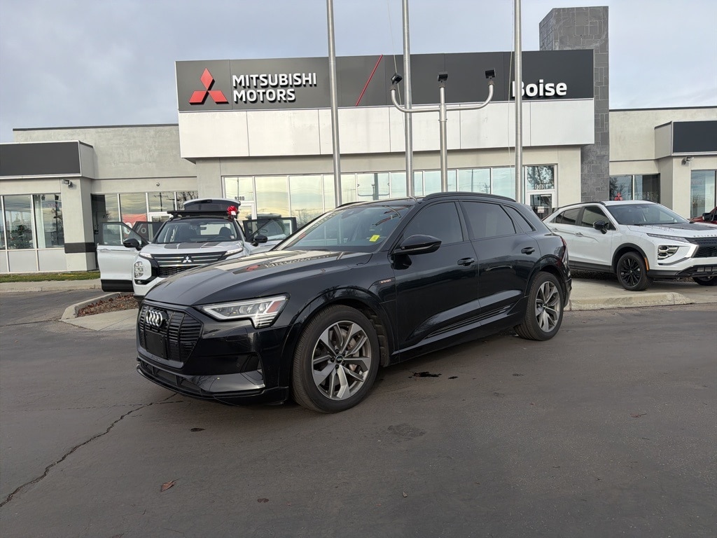 2021 Audi e-tron Premium's photo