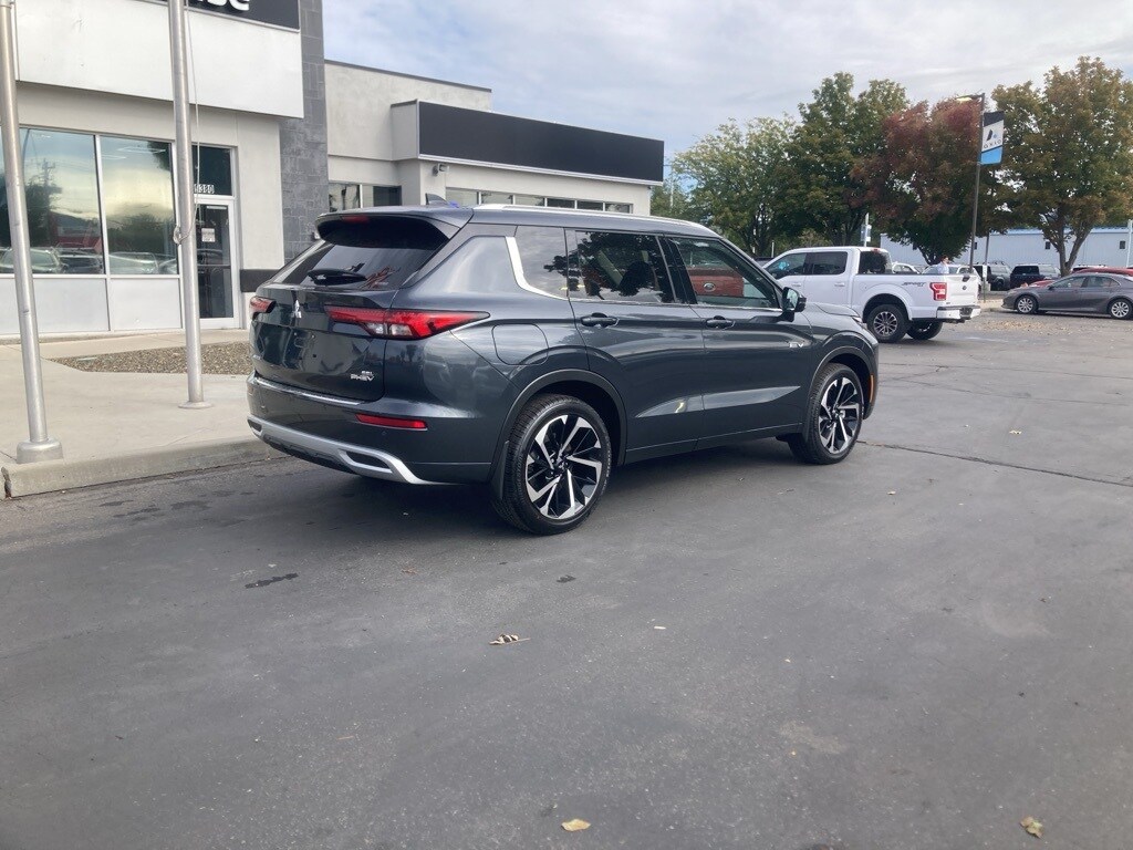 2025 Mitsubishi Outlander PHEV SEL photo 3
