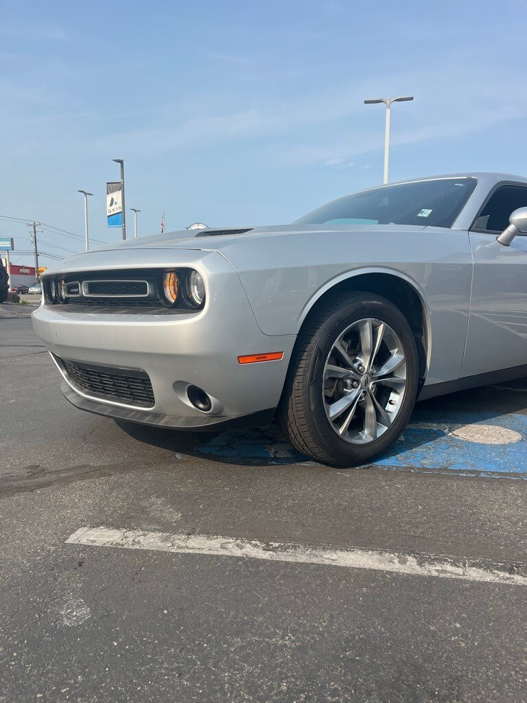 2021 Dodge Challenger SXT photo 3