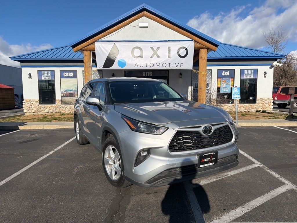 2024 Toyota Highlander LE's photo