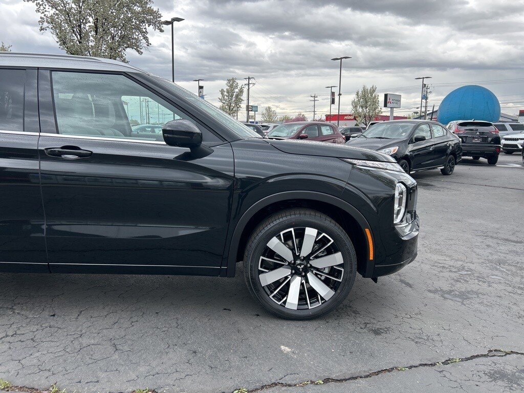 2025 Mitsubishi Outlander SEL GT photo 2