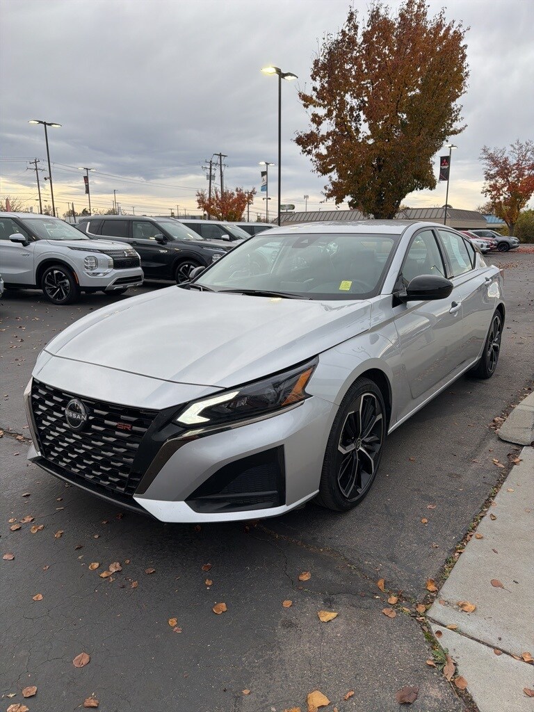 2024 Nissan Altima 2.5 SR photo 4