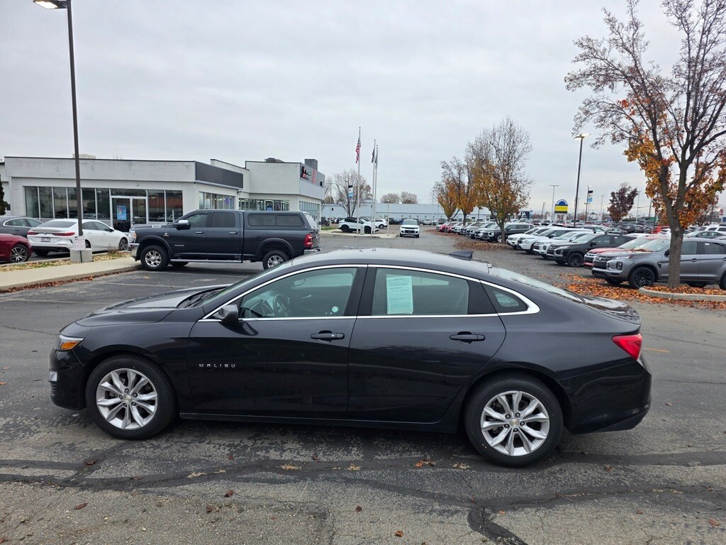 2023 Chevrolet Malibu 1LT photo 2
