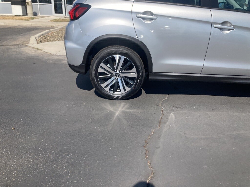 2025 Mitsubishi Outlander Sport ES SE LE photo 2