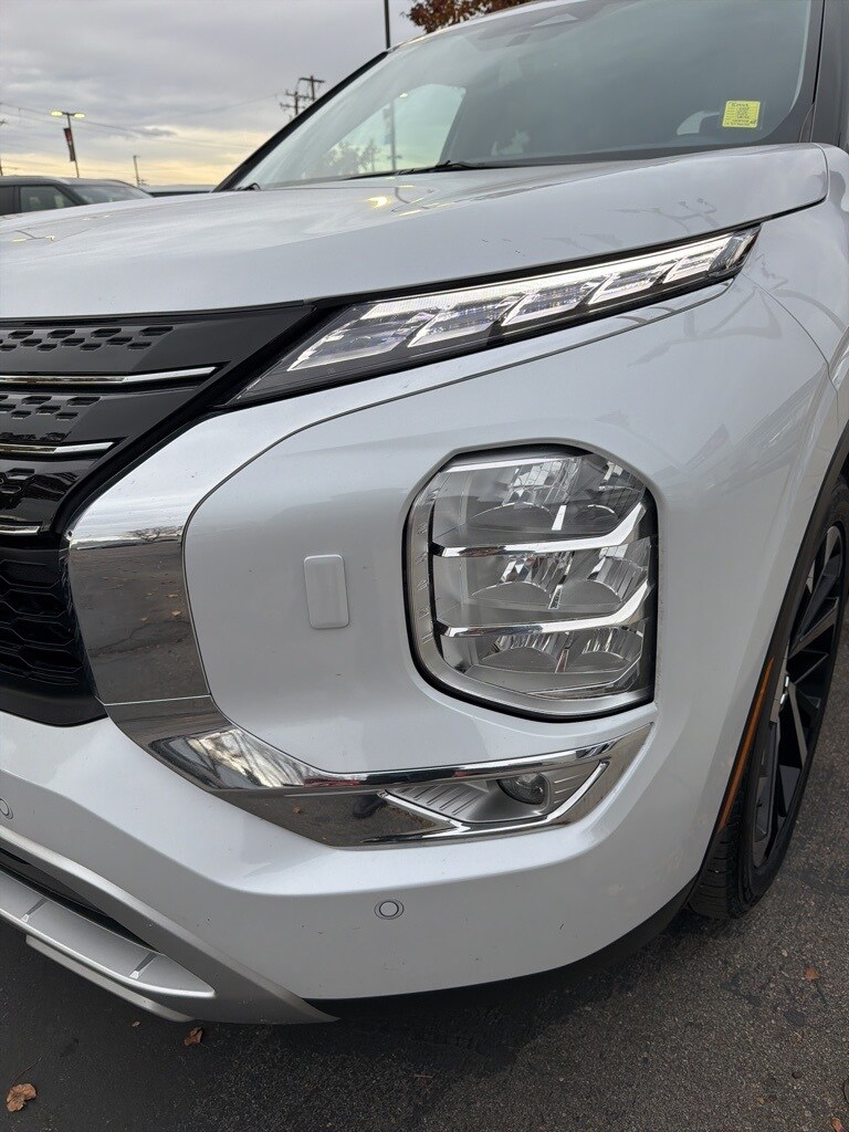 2025 Mitsubishi Outlander PHEV SE photo 4