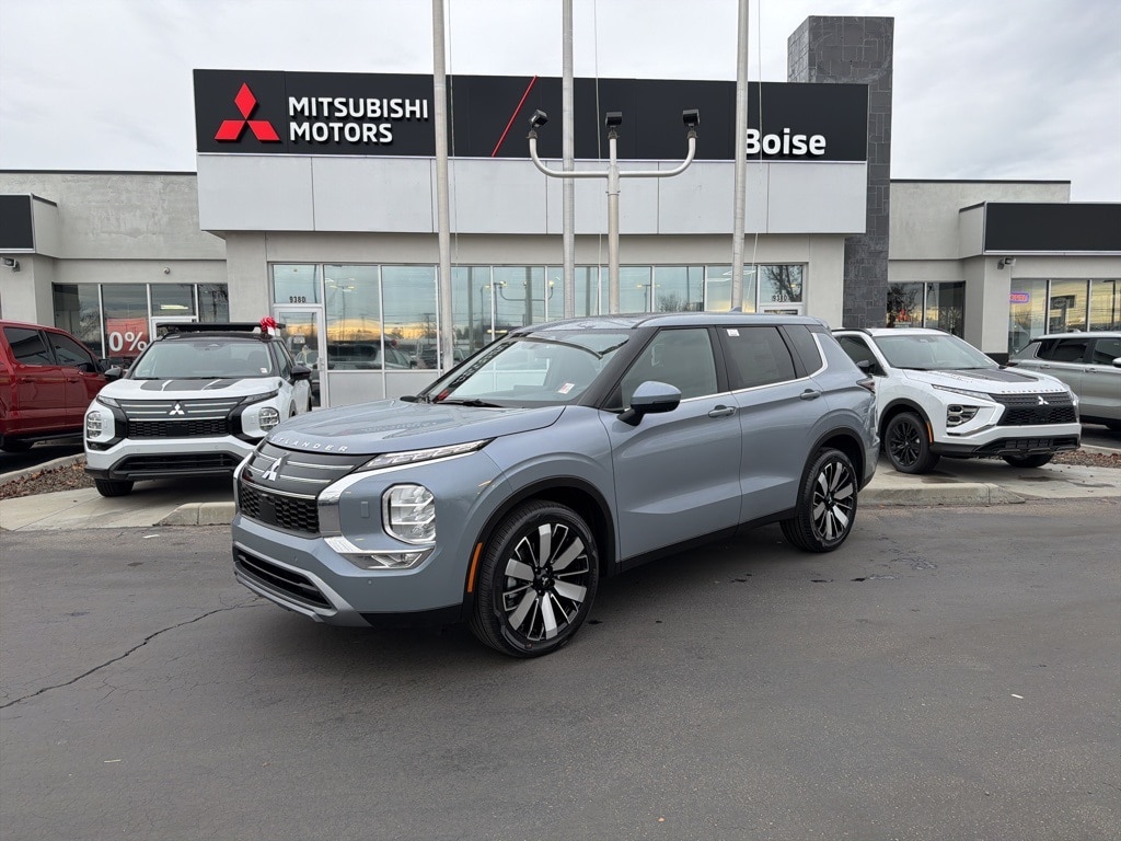 2026 Mitsubishi Outlander SE's photo