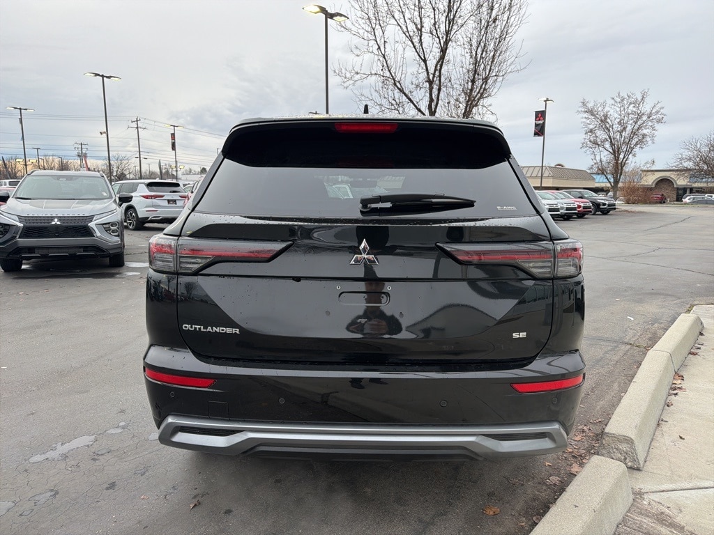 New 2026 Mitsubishi Outlander SE SUV