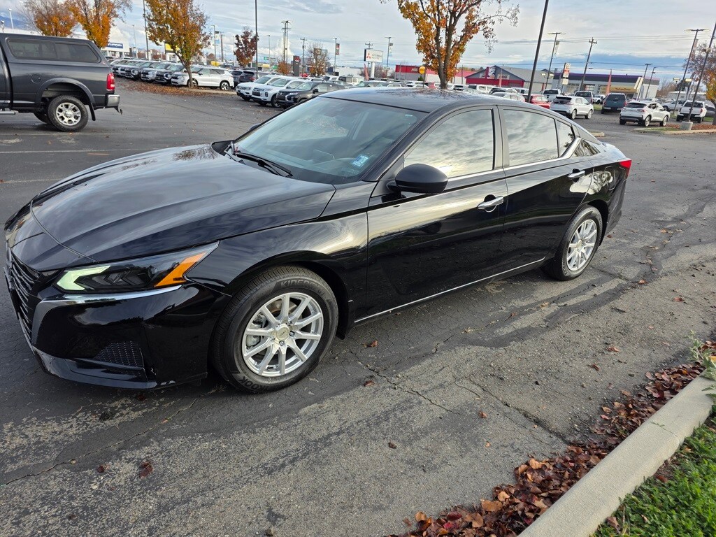 2025 Nissan Altima S photo 3