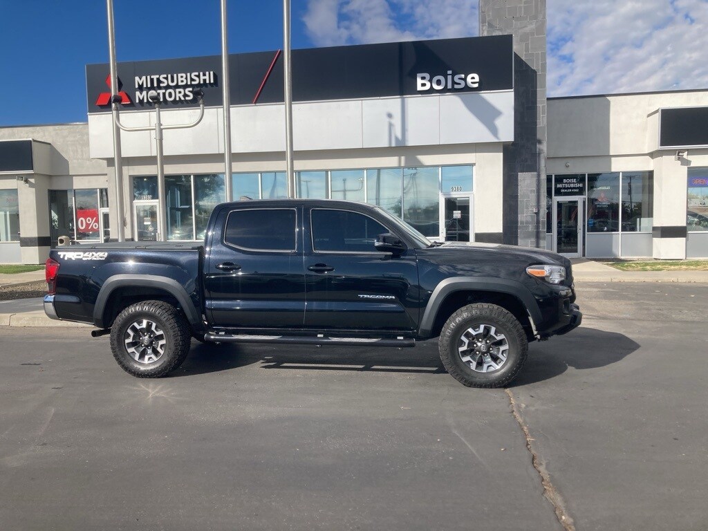 2018 Toyota Tacoma TRD Off-Road V6 photo 2