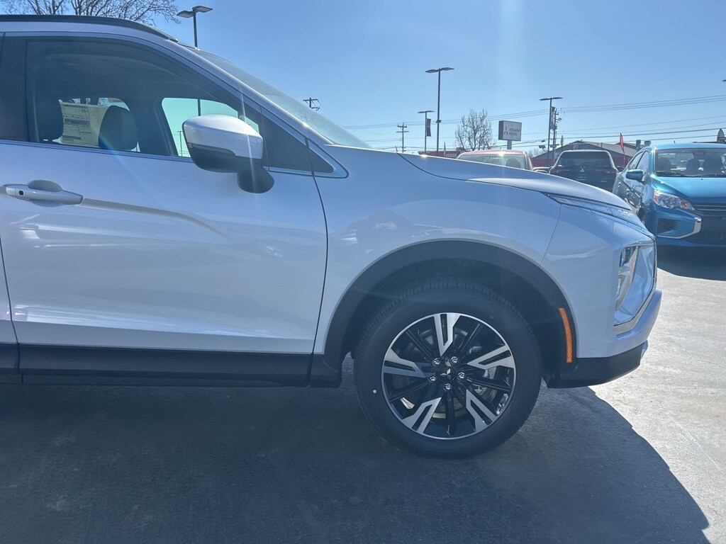 2025 Mitsubishi Eclipse Cross SE photo 4