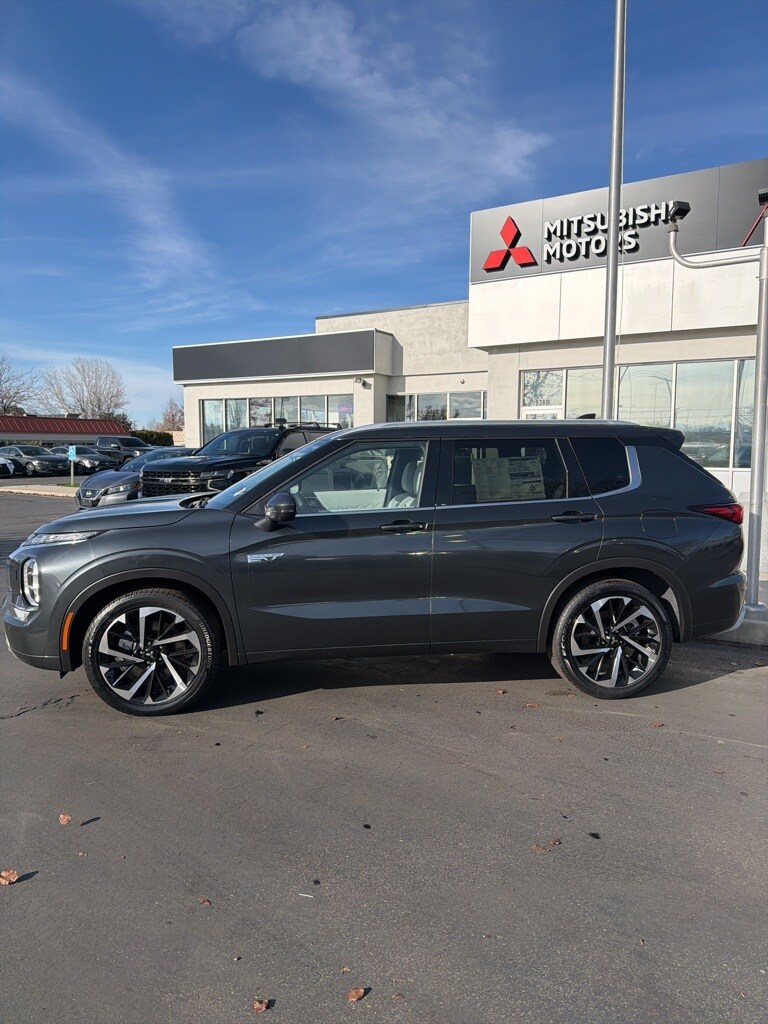 2025 Mitsubishi Outlander PHEV SEL photo 2