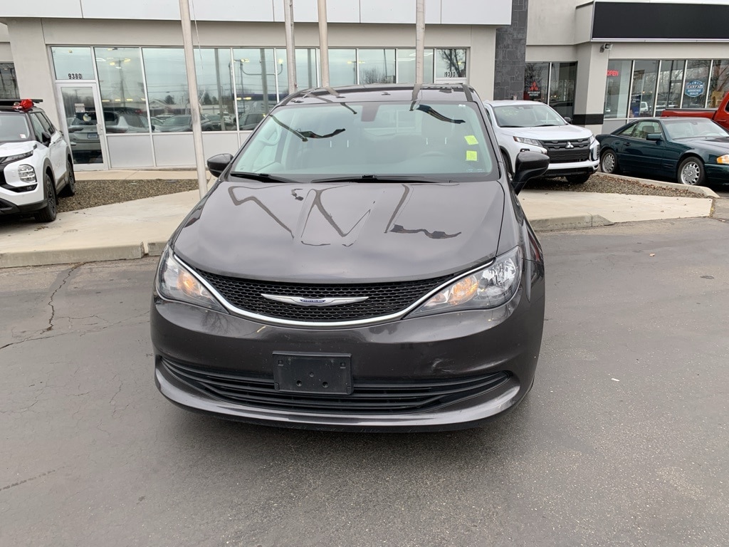 2020 Chrysler Voyager LX