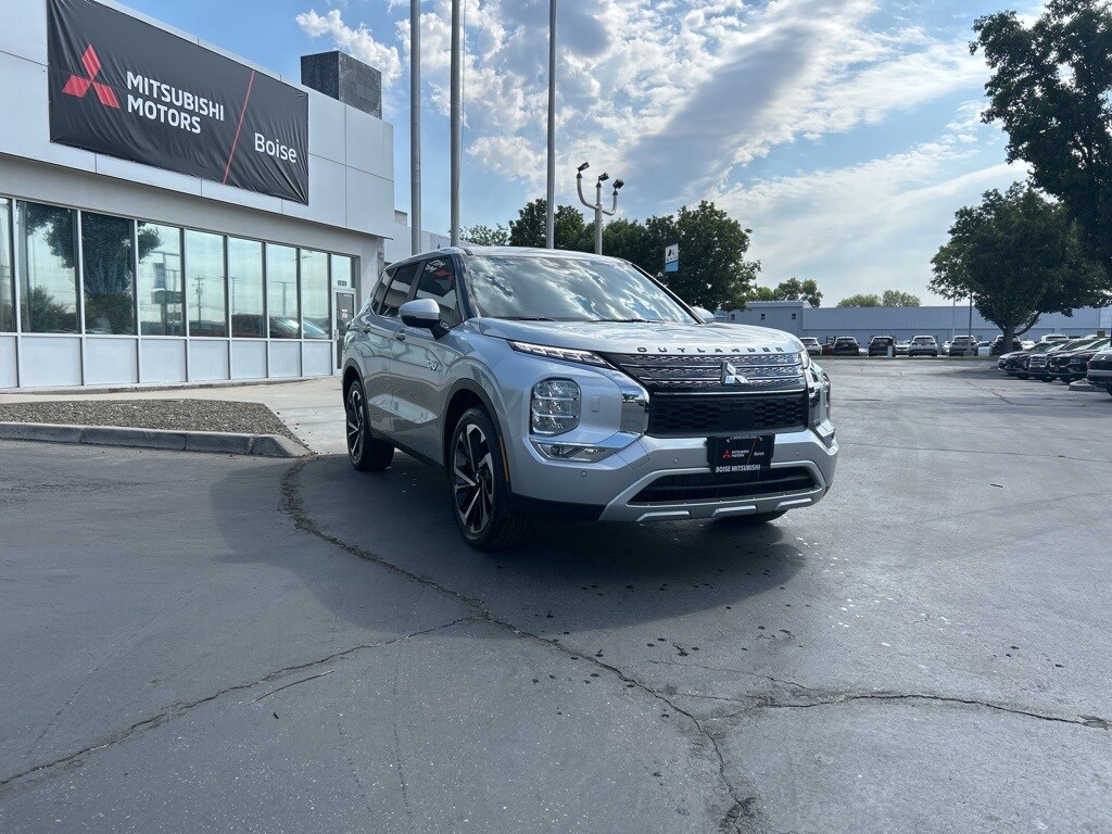 2025 Mitsubishi Outlander PHEV SE photo 3