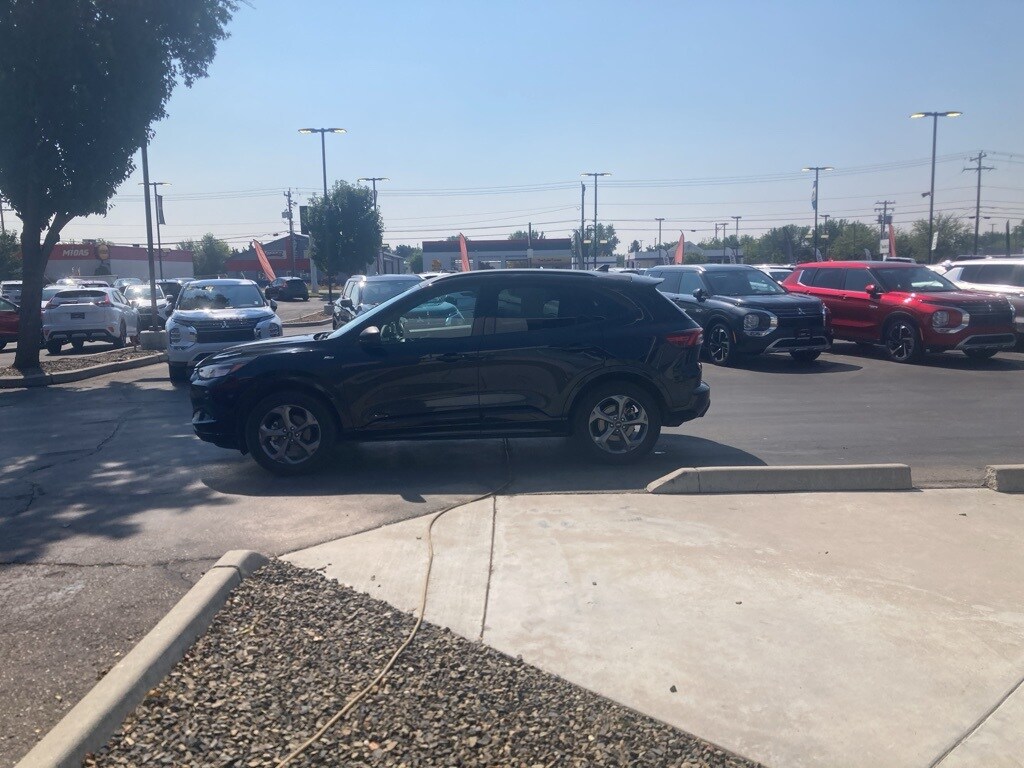 2023 Ford Escape ST-Line photo 3