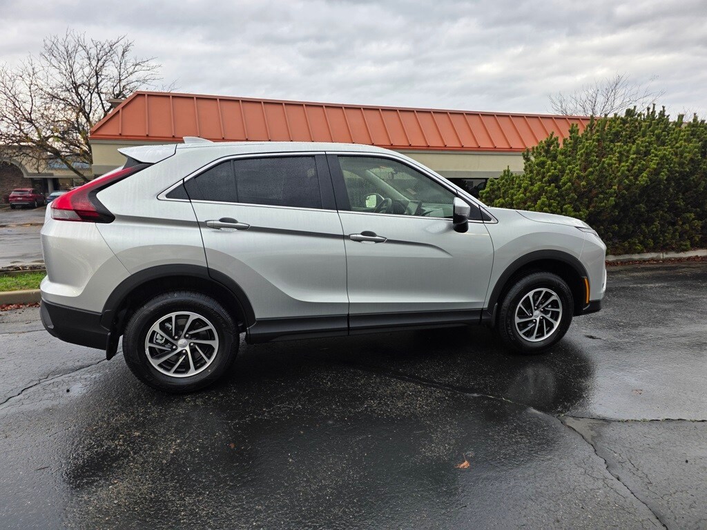 2026 Mitsubishi Eclipse Cross ES photo 2