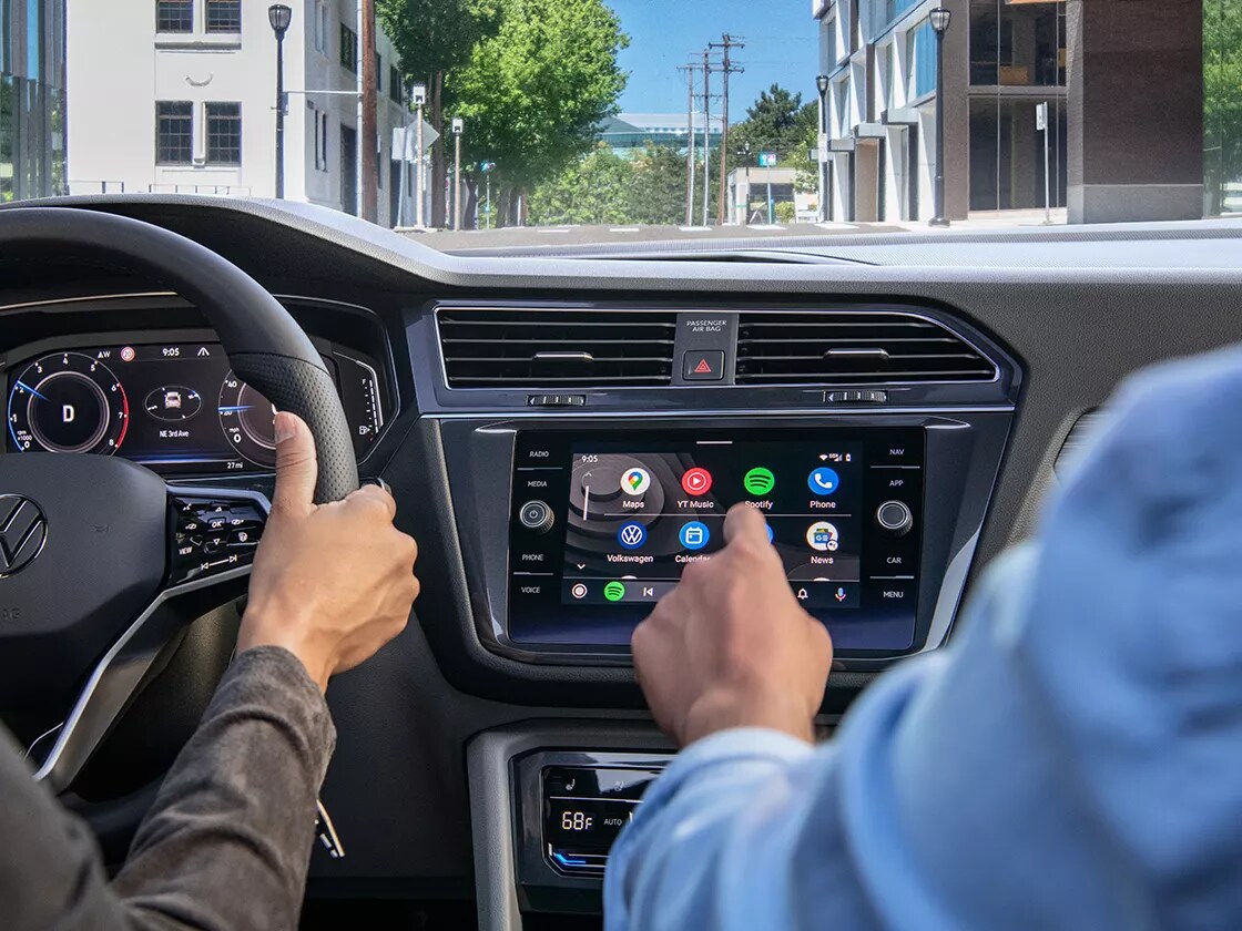 2023 VW Tiguan driver assistance and media technology