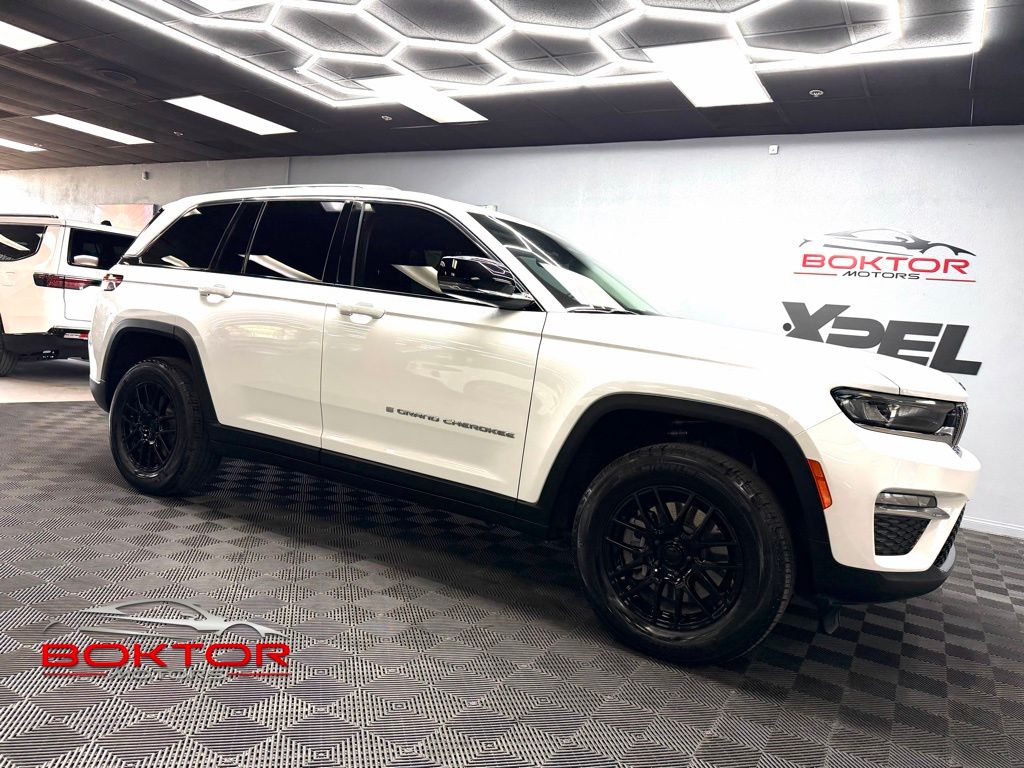 2022 Jeep Grand Cherokee 4xe 4x4's photo