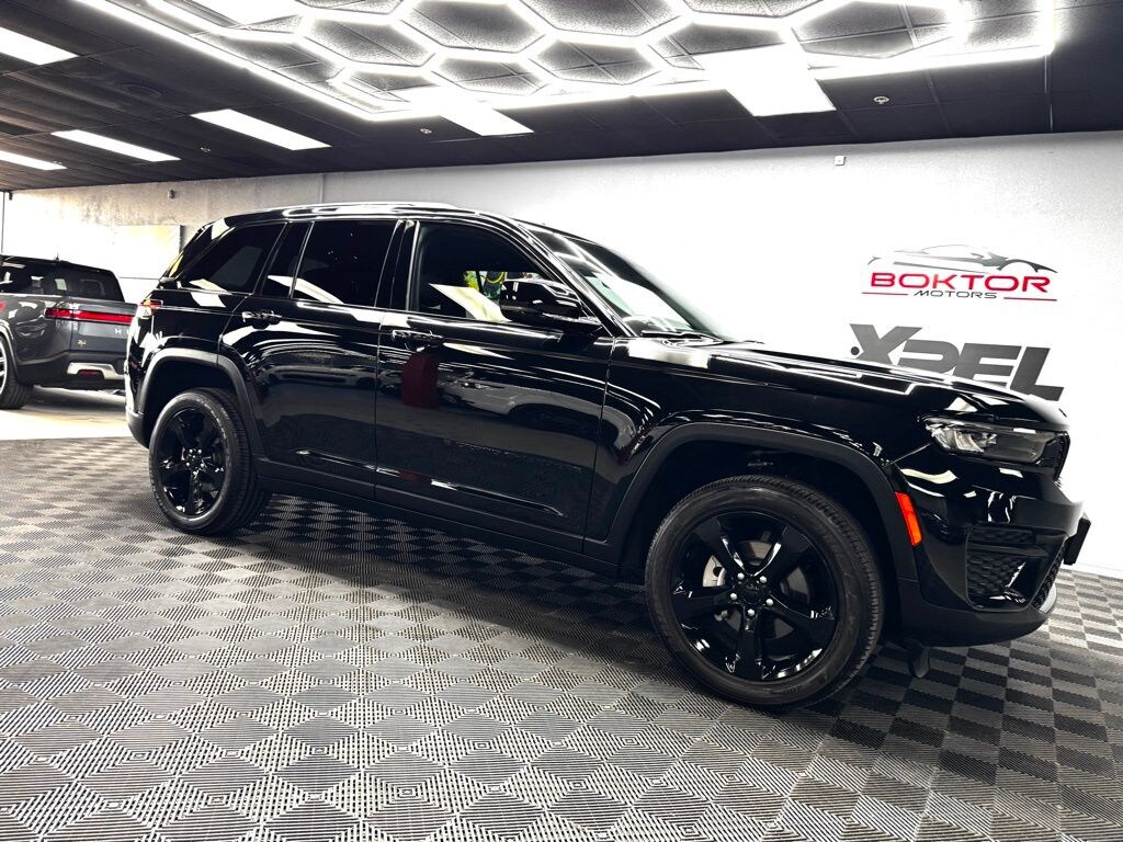 Used 2024 Jeep Grand Cherokee Laredo SUV