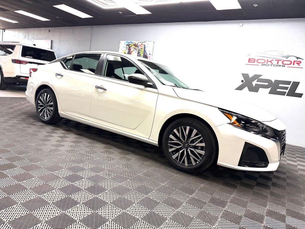 Used 2025 Nissan Altima SV Sedan