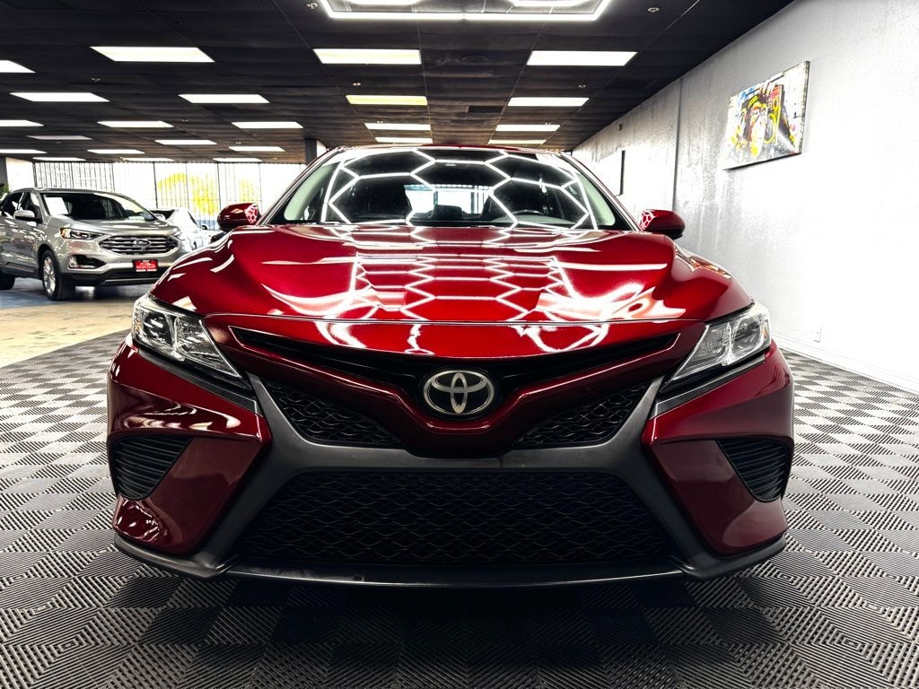 Used 2018 Toyota Camry SE Sedan