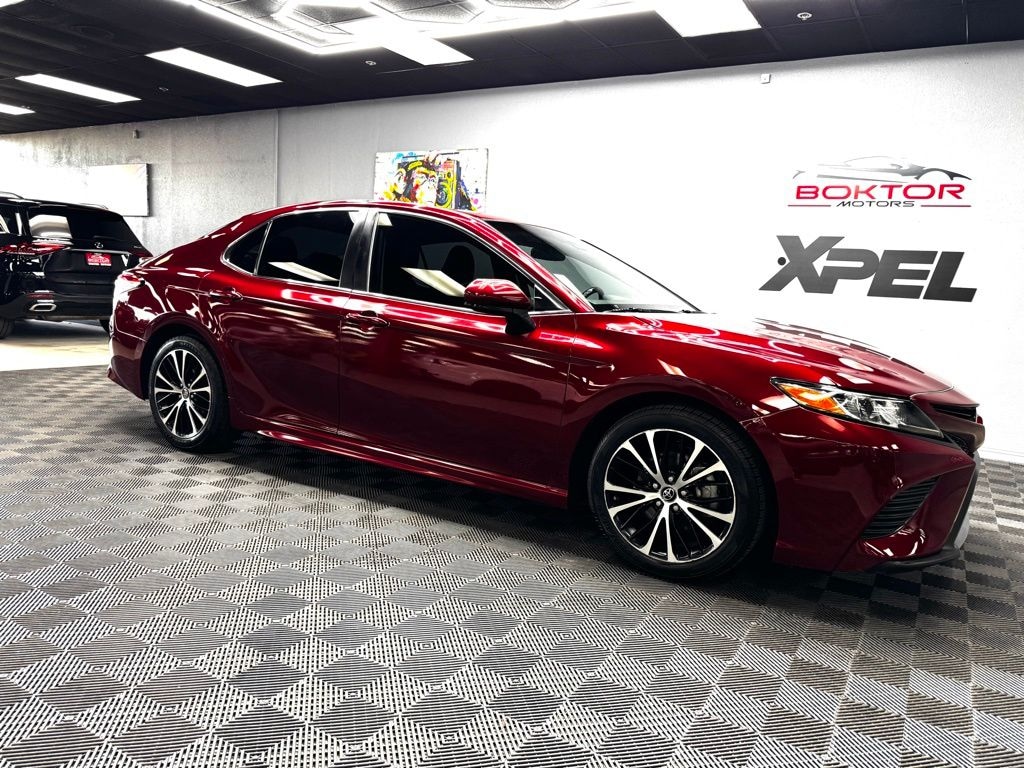 Used 2018 Toyota Camry SE Sedan