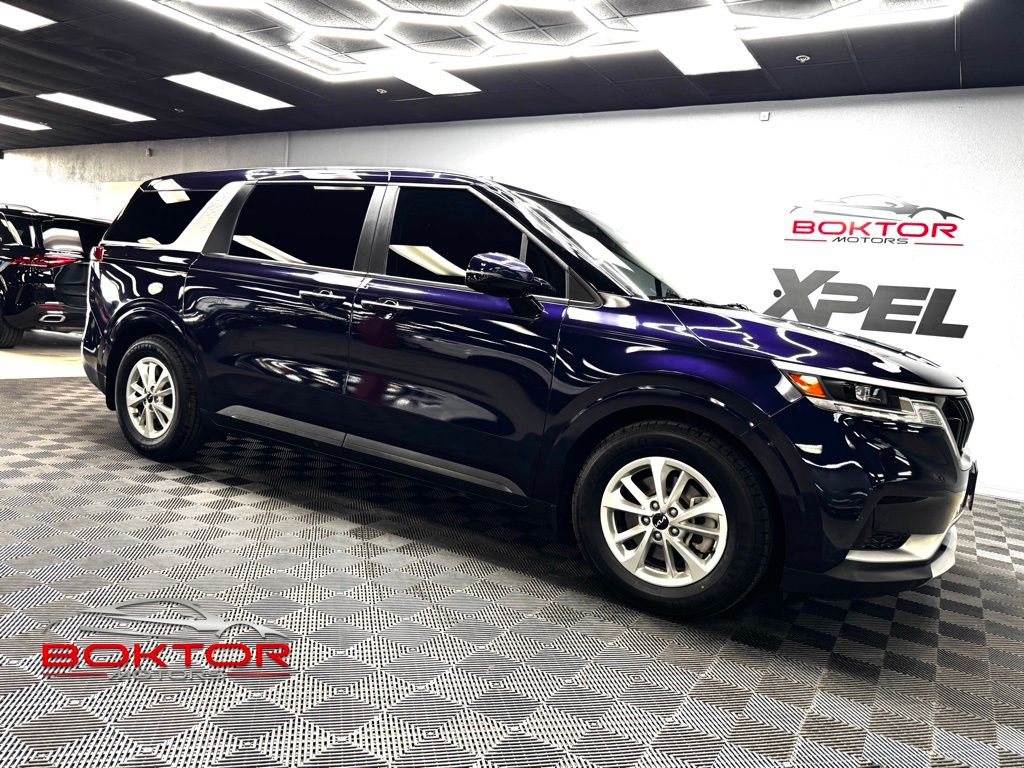 2024 Kia Sedona LX Seat Pkg's photo