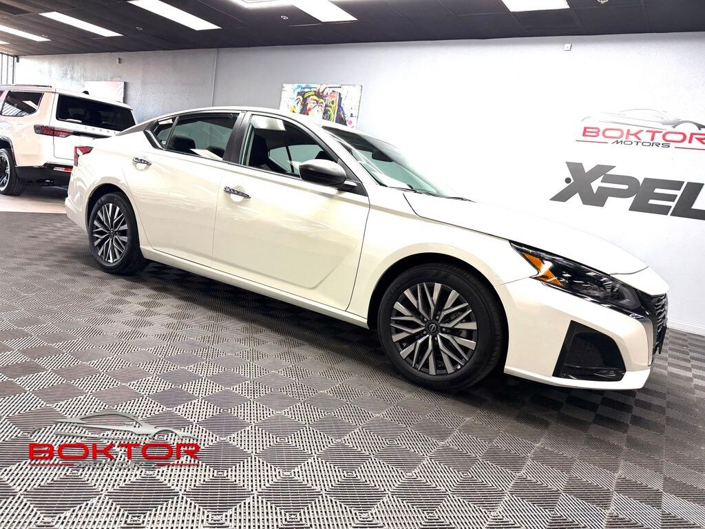 Used 2025 Nissan Altima SV Sedan
