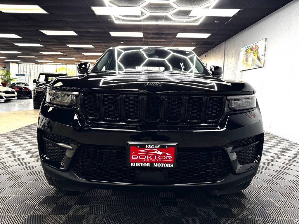 Used 2024 Jeep Grand Cherokee Laredo SUV