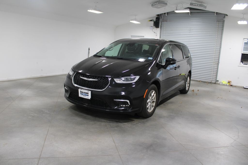 Used 2024 Chrysler Pacifica Touring L Minivan/Van