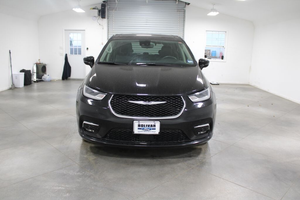 Used 2024 Chrysler Pacifica Touring L Minivan/Van