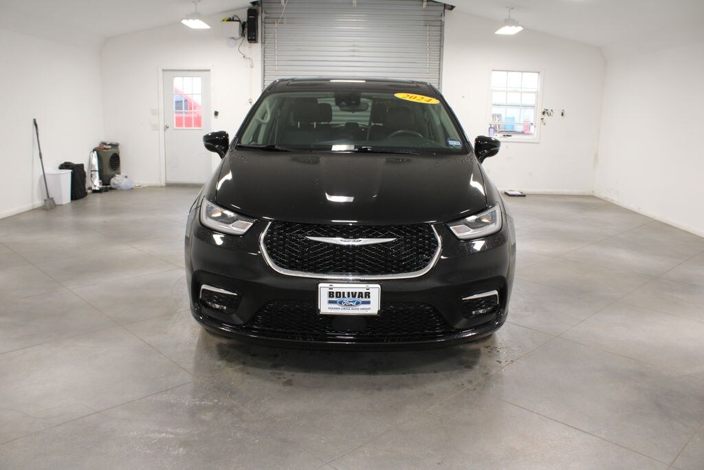 Used 2024 Chrysler Pacifica Touring L Minivan/Van