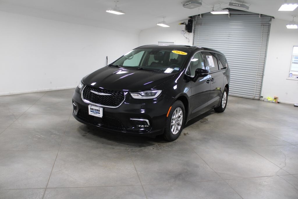Used 2024 Chrysler Pacifica Touring L Minivan/Van