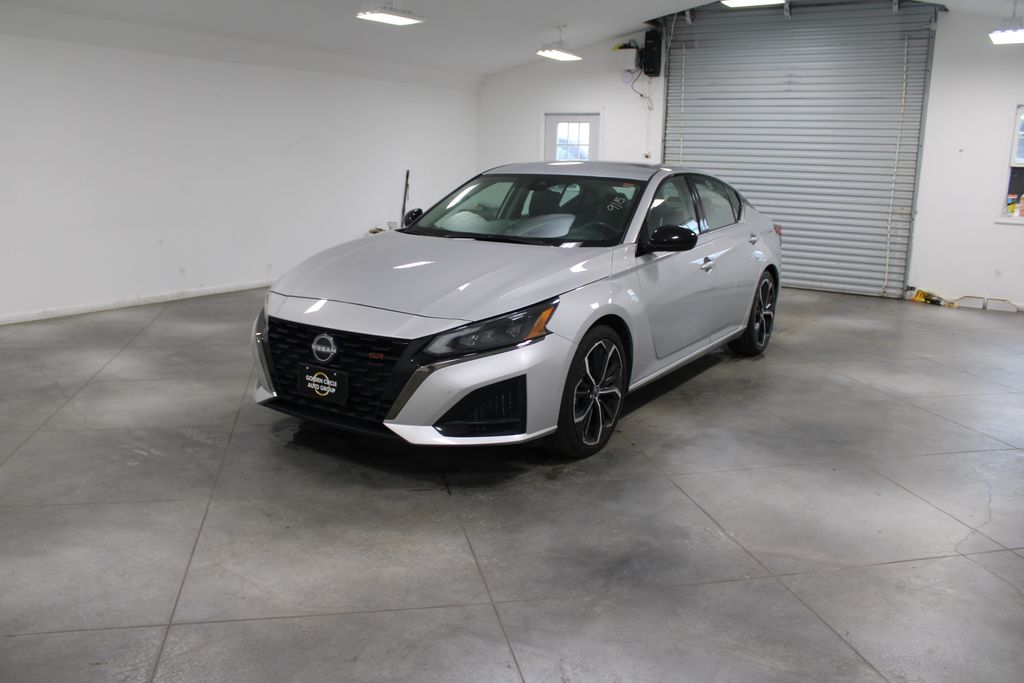 2024 Nissan Altima 2.5 SR photo 3
